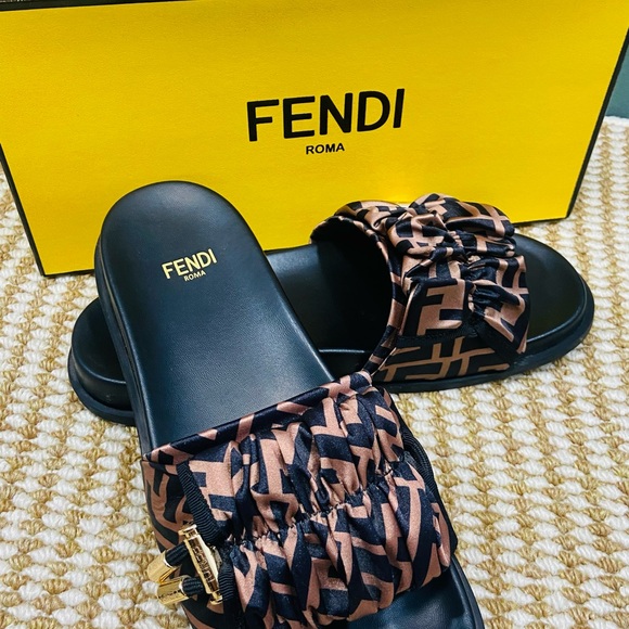 Fendi Black and Brown Slide Sandals - Picture 2 of 5